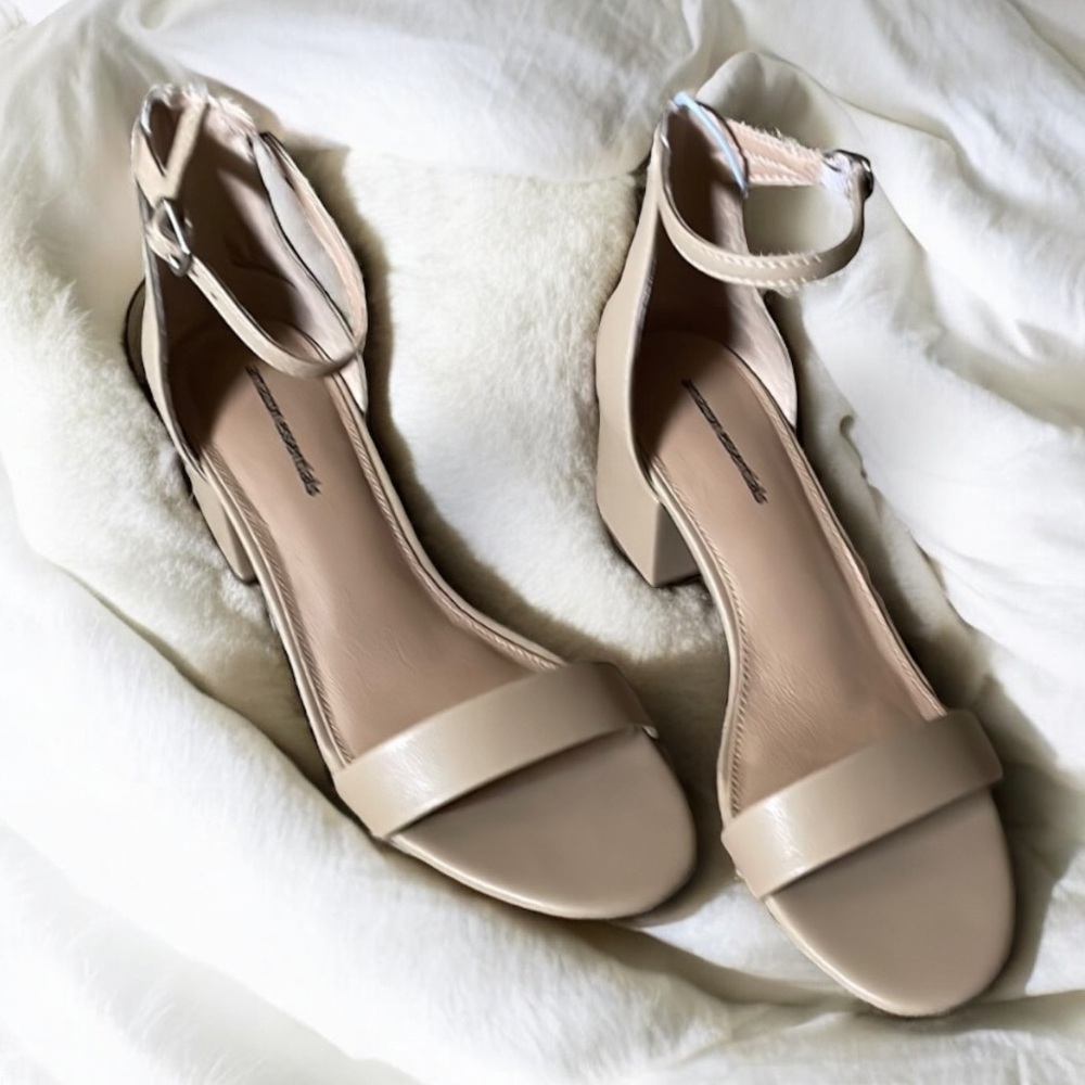 New Tan Block Heel Sandals with Ankle Straps